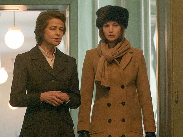 فيلم Red sparrow... هل تخطى أناقة جنيفير لورنس وجمالها؟